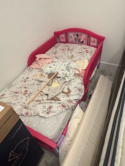 Toddler Minnie bed