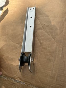 Anchor Pivot Roller