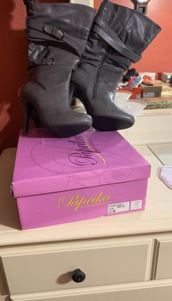 Paprika Gray Boots size 8 1/2