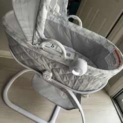 Delta Children Deluxe Moses Bassinet 