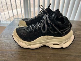 Nike Air Max Flyknit Venture Women’s Size 7 – Like New