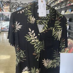 Medium Hawaiian Floral Leaf Button Up Shirt