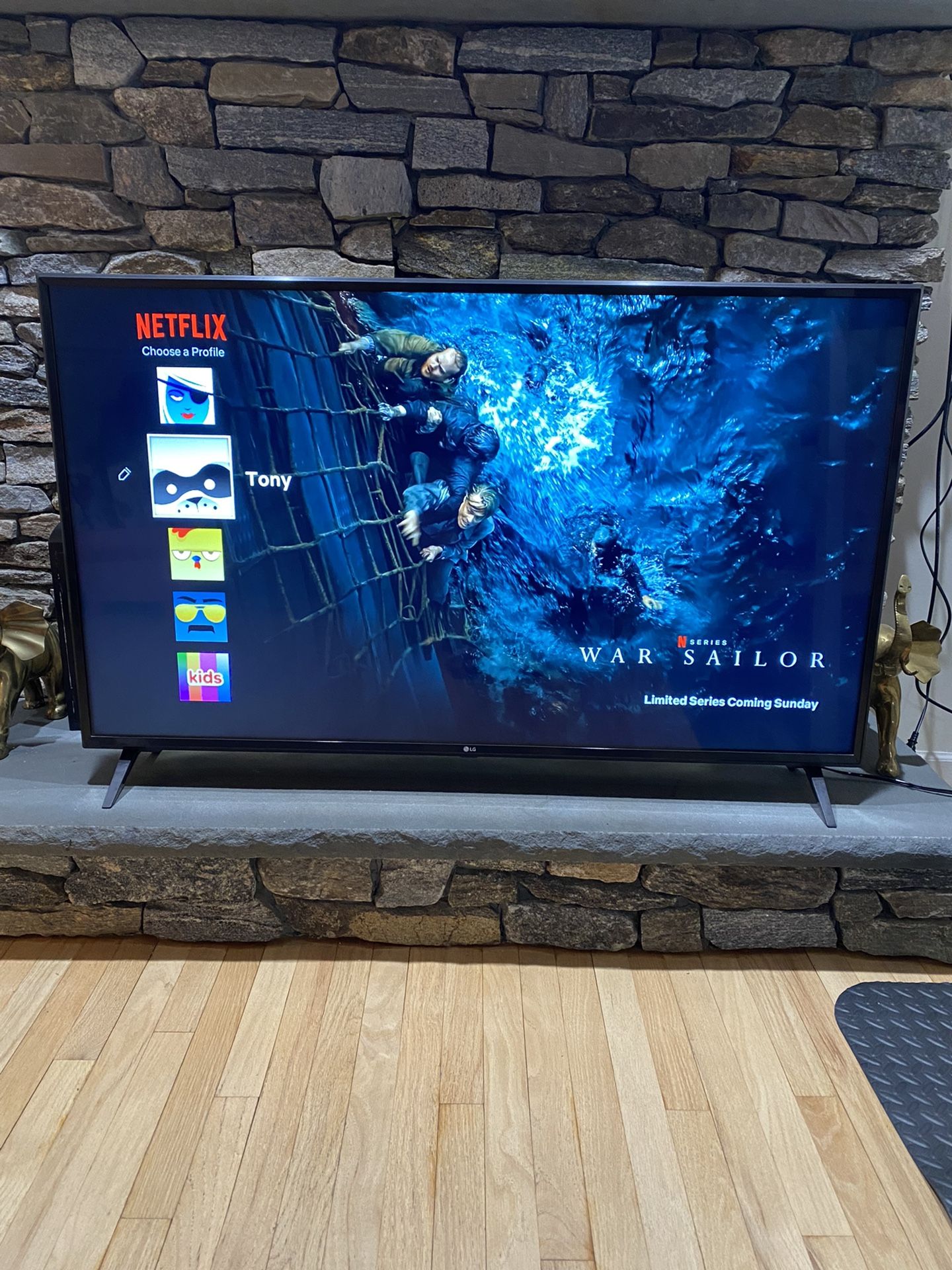 55 Inch LG Smart Tv Great Condition NO REMOTE