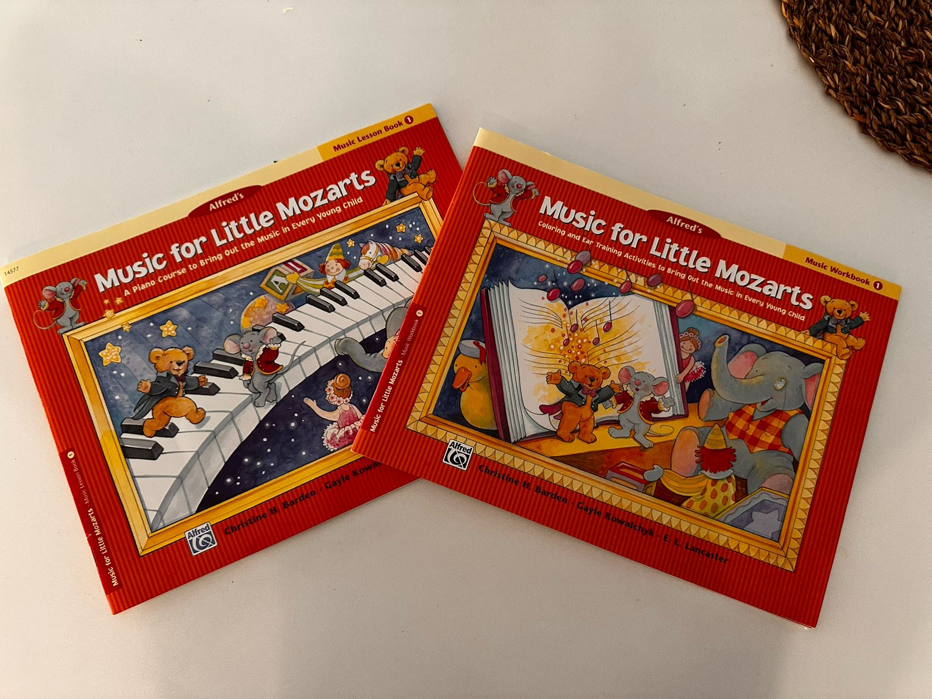 Music For Little Mozarts, Level 1: 2 Book Set (2 Book Set, Lesson Book, Workbook