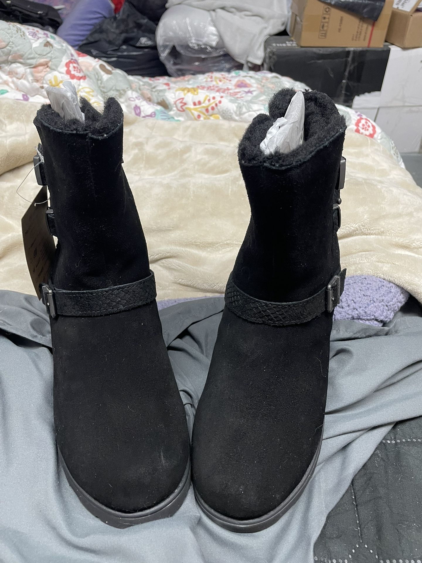  BEARPAW BLACK BOOTS BRAND NEW NEVER WORN