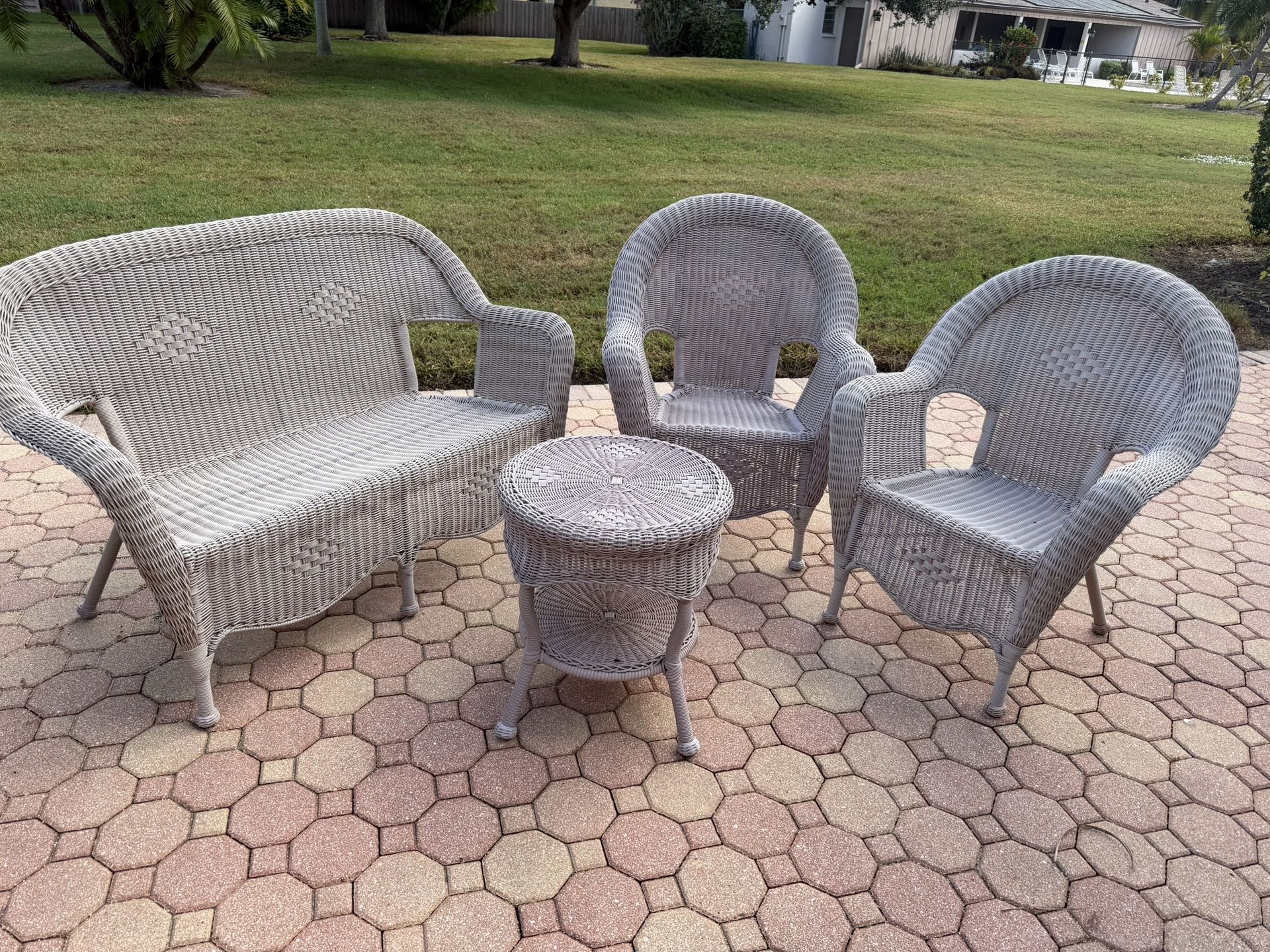 PAMARO Shop Outside Wicker Resin Loveseat, Two Chairs And Table Just Like New Can Deliver