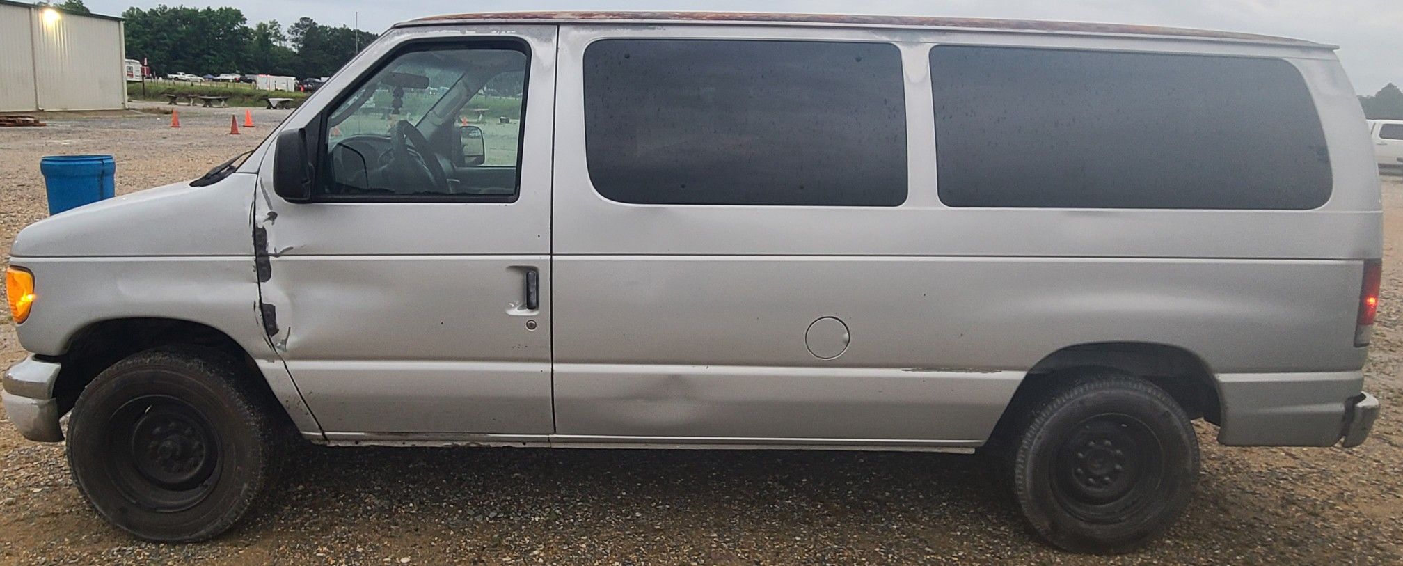 2004 Ford E-350