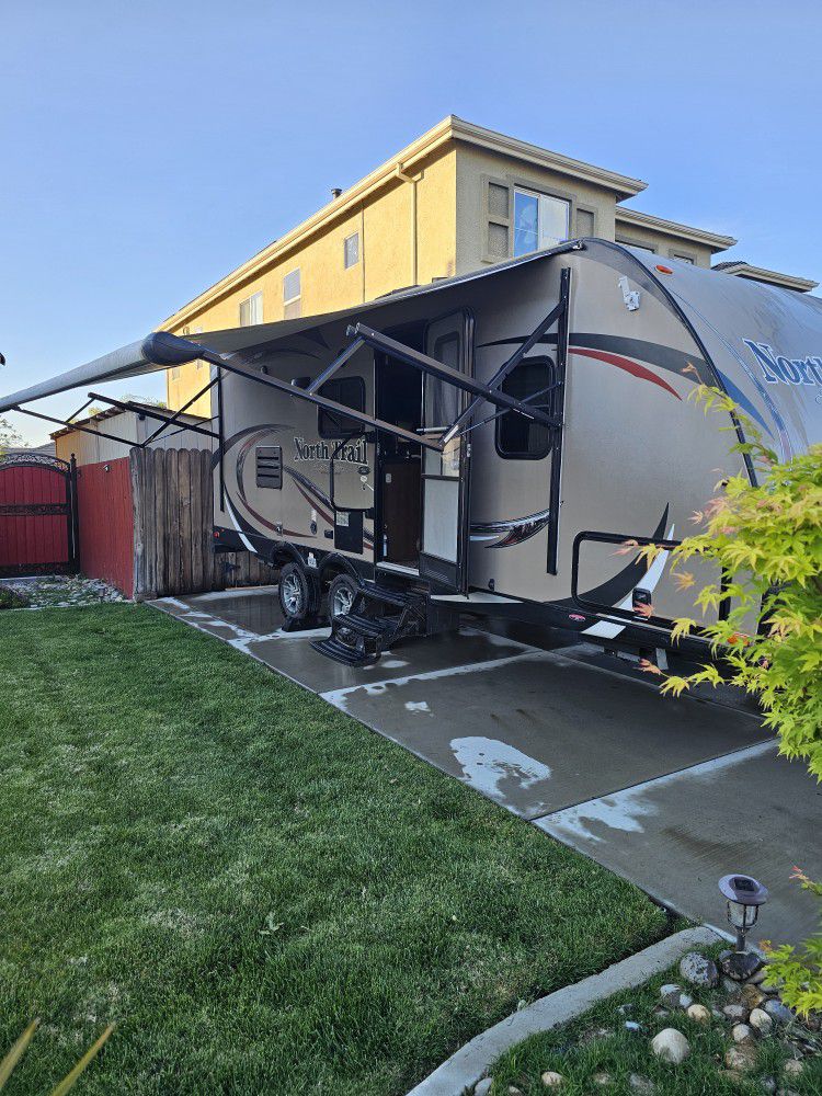 2014 23foot North Trail Travel Trailer