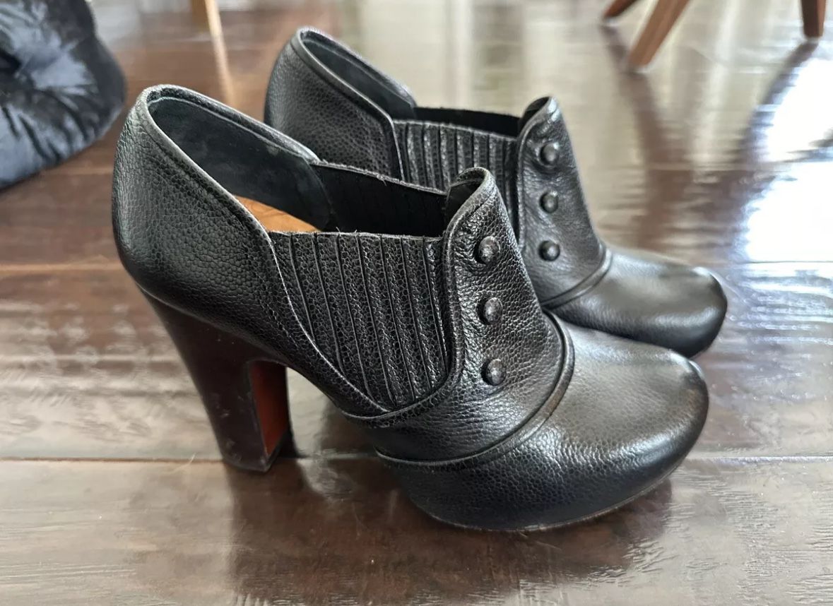 Chie Mihara Otemba Black Platform Ankle Bootie Boot Heels Button  38