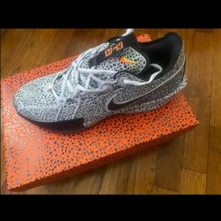 Men Nike's Size 11 (NEW)