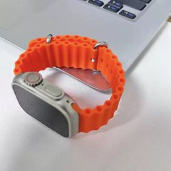 Apple Watch U2/ comes with orange band