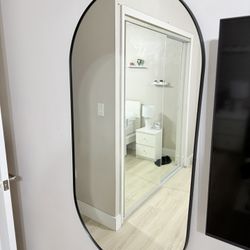 Modern Oval Mirror – Black Metal Frame (Like New) 