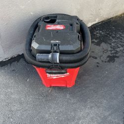 18V Milwaukee Vacuum 