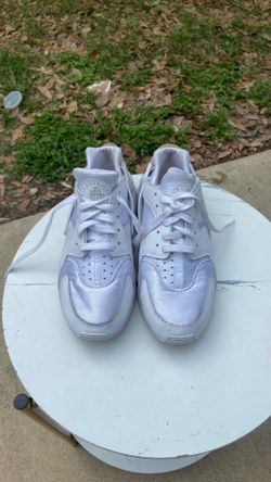 Women’s Nike - Size 9