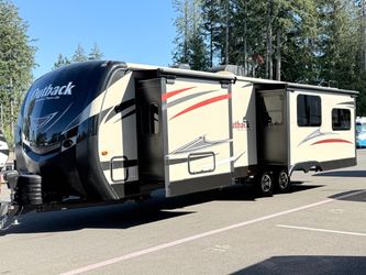 2016 keystone Outback 27FT Travel Trailer with 2 slide outs