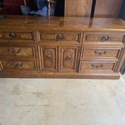 9 DRAWERS DRESSER 