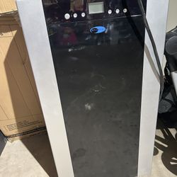 NOT WORKING - NEED REPAIR -Whynter 9,500 BTU Portable Air Conditioner Cools 500 sq. ft. with Dehumidifier (FOR PARTS _OBO)