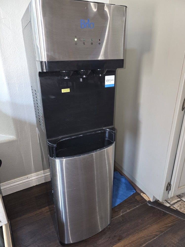 Brio 500 Series 4-Stage UF Bottleless Water Cooler Black Stainless