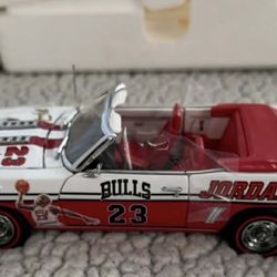 Rare 2002 Bradbury Mint 1969 Chevy Camaro Convertible MICHAEL JORDAN Parade Car & Figure 