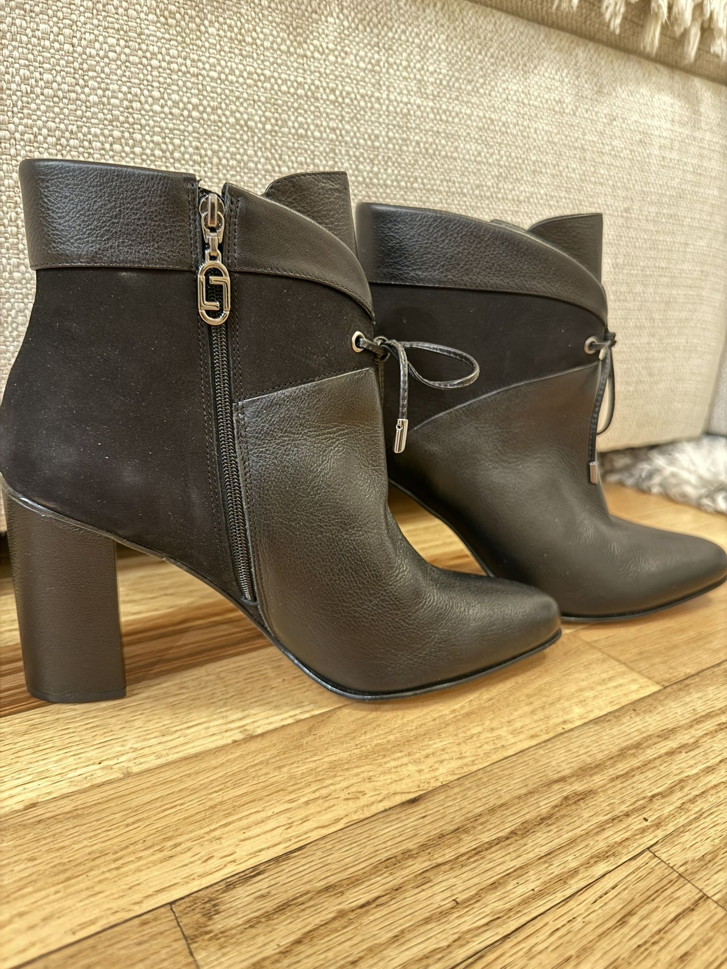 Luz da Lua Black Leather & Suede Booties Size 8