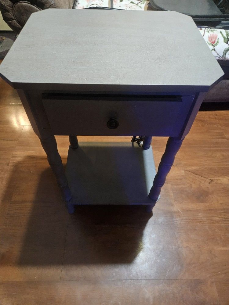 Side Table Like New With Charging Ports