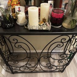 Entrance table