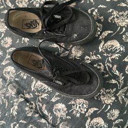 BLACK VANS