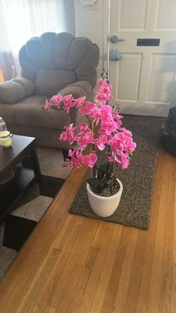 Tall Vase W Pink  Flowers