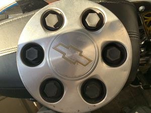 Photo 16 “ Chevrolet wheels 6 lug with center caps set of 4