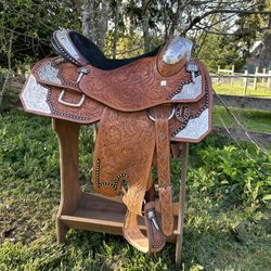 Beautiful Show Saddle