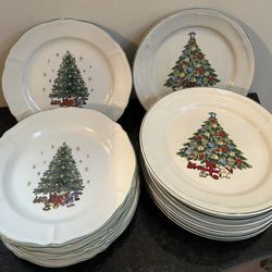 #17 CHRISTMAS DINNER PLATES/ (2) DESIGNS 