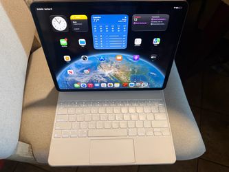 IPad 12.9 Pro, 5th Gen, 512 Gb WIFI with Apple Magic Keyboard