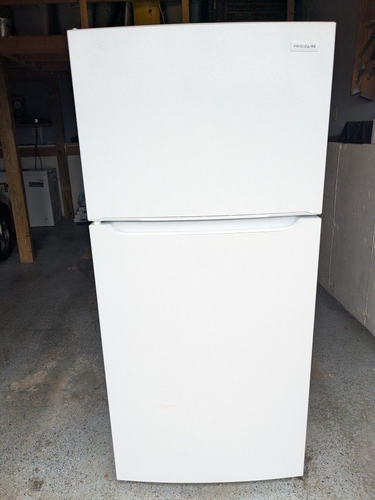 Frigidaire Top Freezer Refrigerator