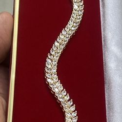 amazing woman, tennis bracelet with safety latch AAA+ simulated diamonds CZ🎁