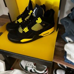 Air Jordan 4 Yellow Thunder