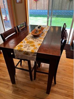 Table w/6 chairs & bench
