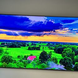 Samsung 4K Smart TV (Built-in Apps Work Great – Read Description)