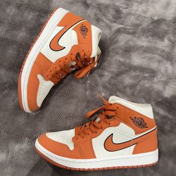 Jordan 1 Mid 