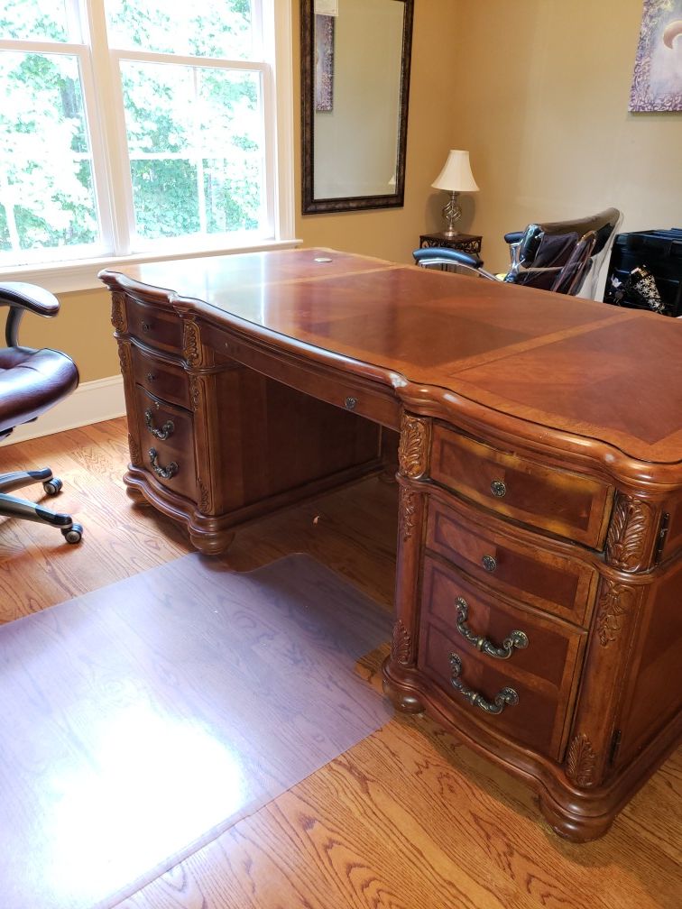 Havertys Premium Executive Desk and Desk with hutch for Sale in Denver