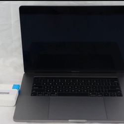 MacBook Pro 15" (2018) | Core i7 | 32GB RAM | Radeon Pro | Space Gray