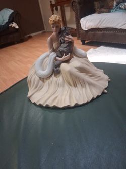 Icart Figurine