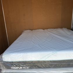 Brand New King Size Tempur Pedic 1.0 Pro Adapt Medium Firm Mattress!!