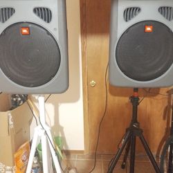 JBL  Powered Con Estantes 