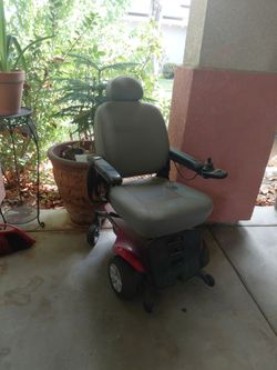 Mobility car, doesn't want to start maybe needs a new battery i dont know make me an offer take it today