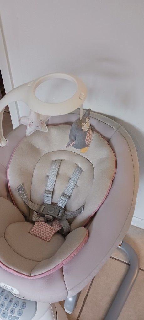 Graco Soothe My Way Swing With Removable Rocker, Molly