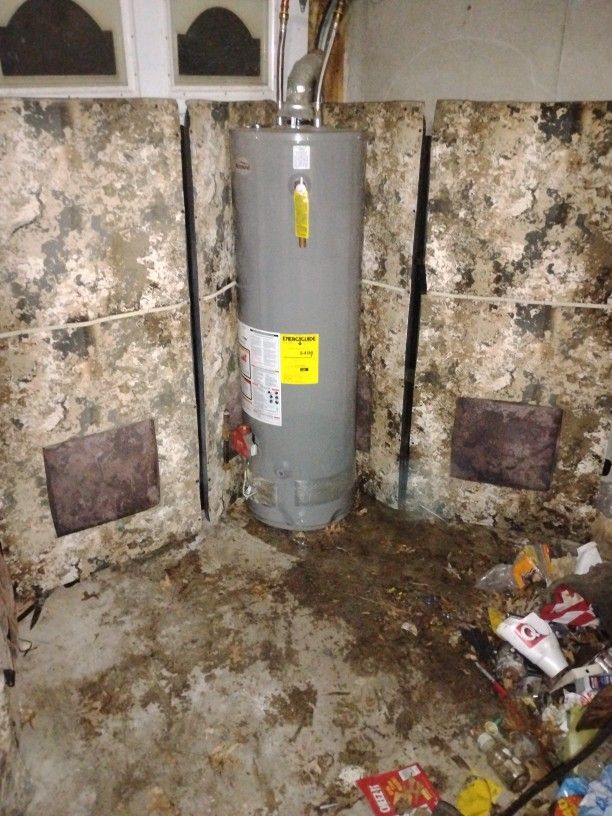 Like new 60 Gallon Gas Water Heater 