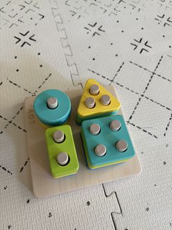 Lovevery Sort and Stack Peg puzzle