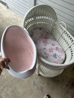 Cuna de bebé y bañerita todo por 35$