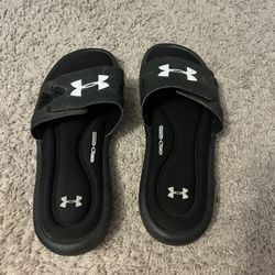 Under Armour Slides size 10 mens no box barely used