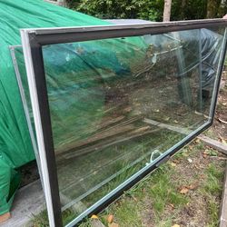 Sliding door tempered glass one fixed one sliding No problem no leaks  39" x 75" two glass panels clear tempered glass 